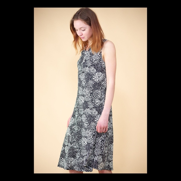 Black and White Floral Dress by Harold's GONE - Picture 2 of 5